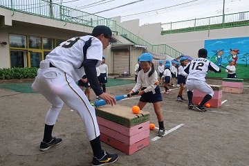 巧技台を使った「打つ」練習風景