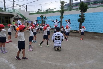 ボールを「投げる」練習風景