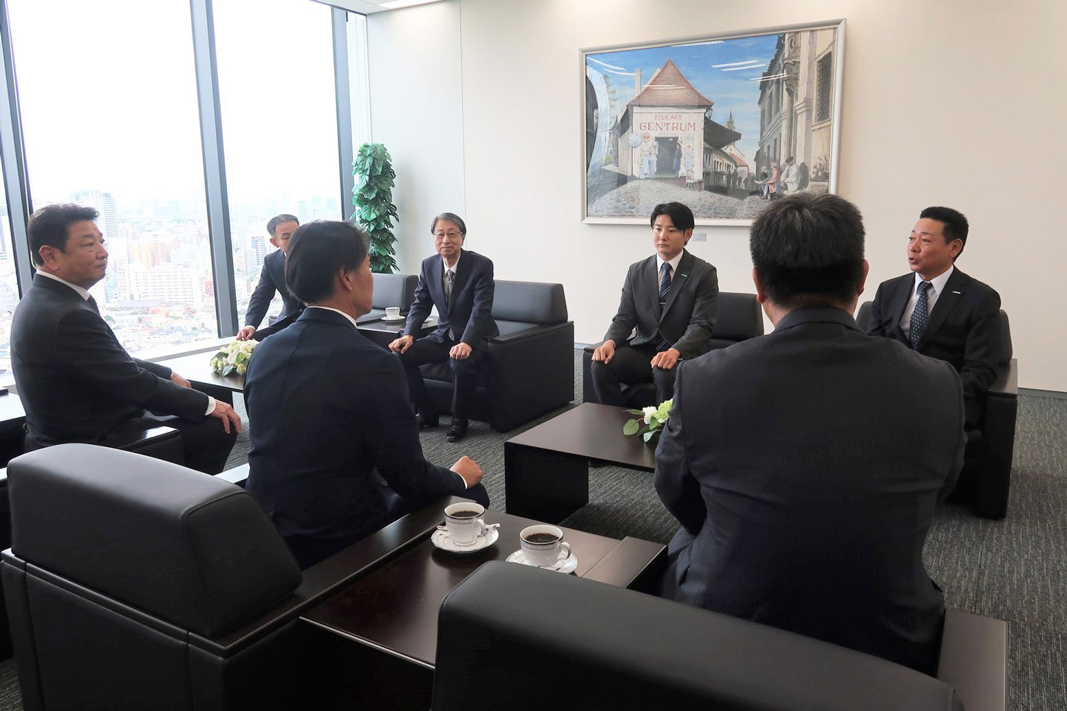 弊社来賓室にて指名あいさつが行われました