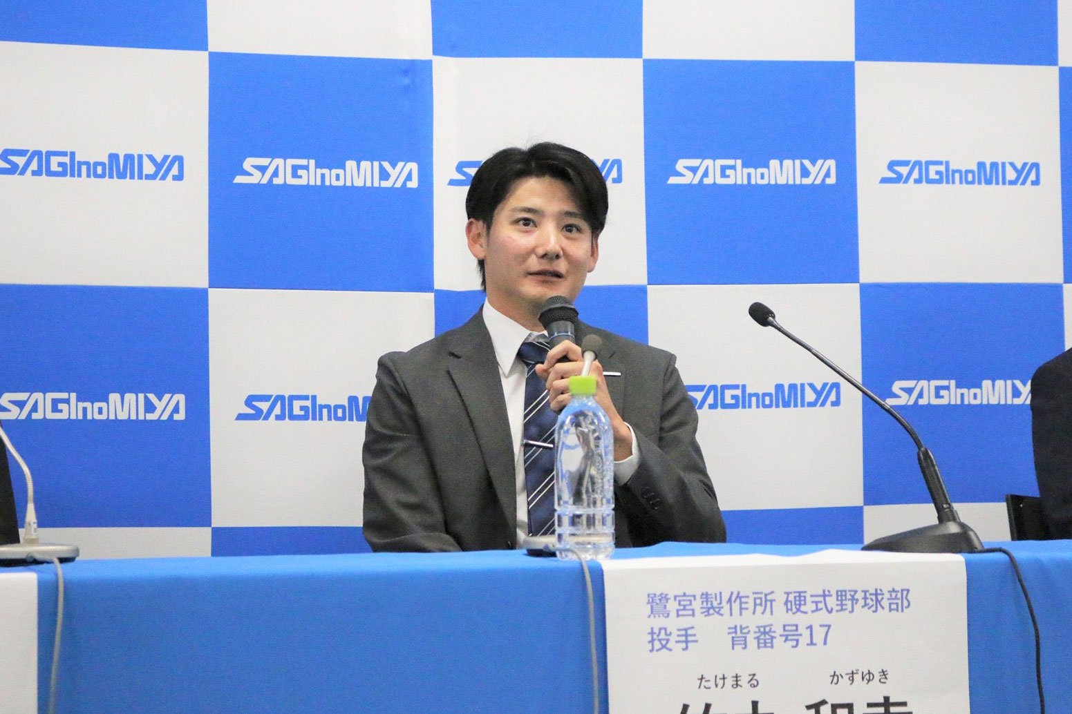 会場の質問に答える竹丸投手